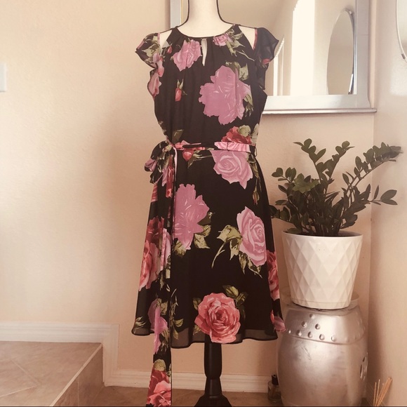 Tahari Dresses & Skirts - Tahari Dress